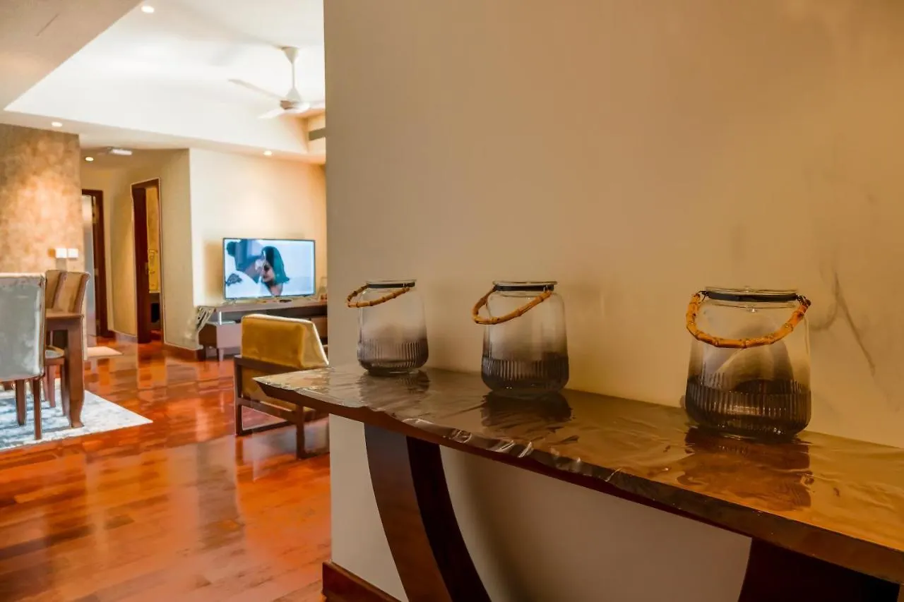 Brand New Water Front Luxury Cinnamon Suites Apartment In Heart Of Colombo City