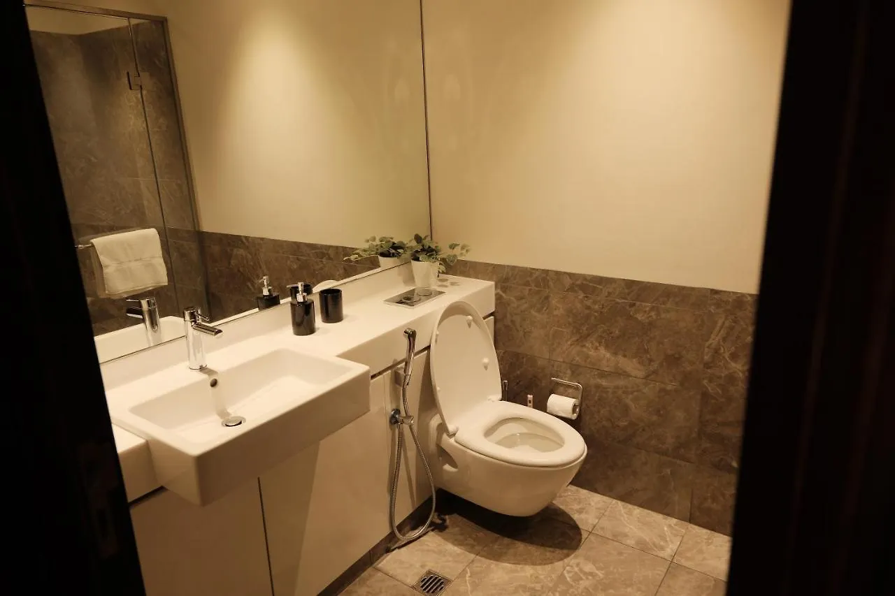 Brand New Water Front Luxury Cinnamon Suites Apartment In Heart Of Colombo City Sri Lanka