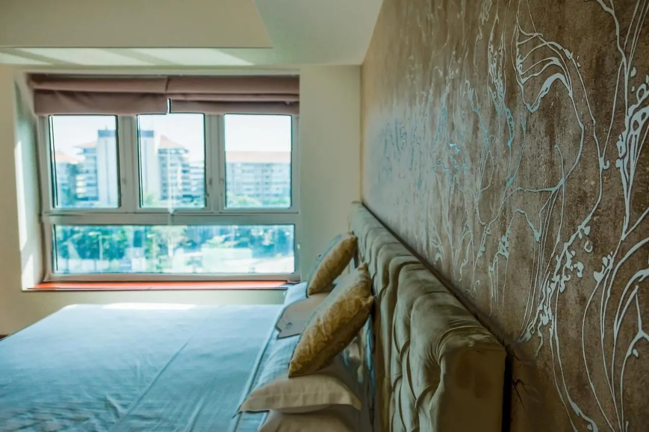 Brand New Water Front Luxury Cinnamon Suites Apartment In Heart Of Colombo City