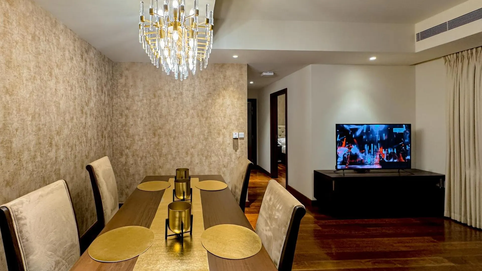 Brand New Water Front Luxury Cinnamon Suites Apartment In Heart Of Colombo City