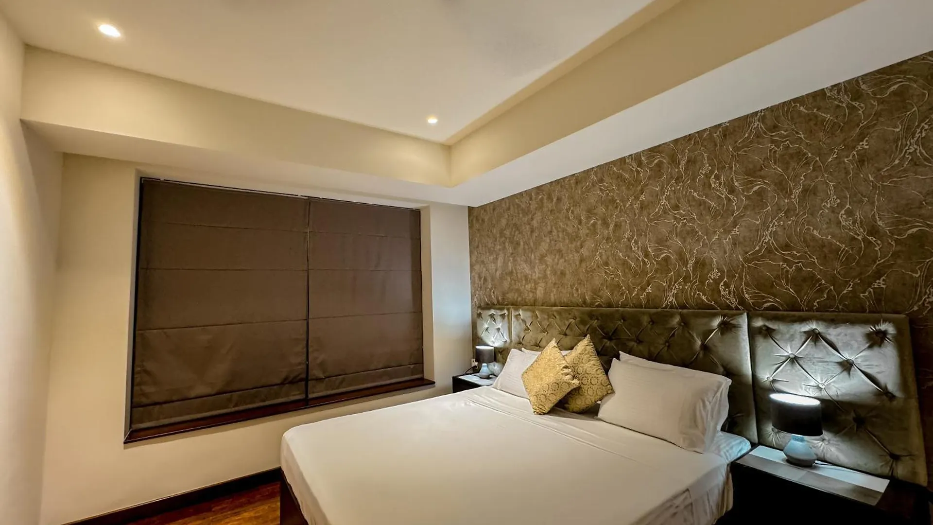 Brand New Water Front Luxury Cinnamon Suites Apartment In Heart Of Colombo City