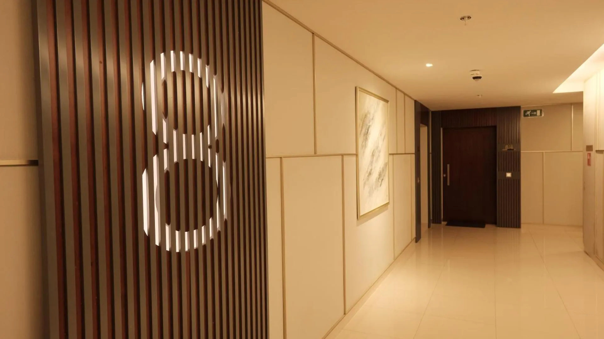 Brand New Water Front Luxury Cinnamon Suites Apartment In Heart Of Colombo City
