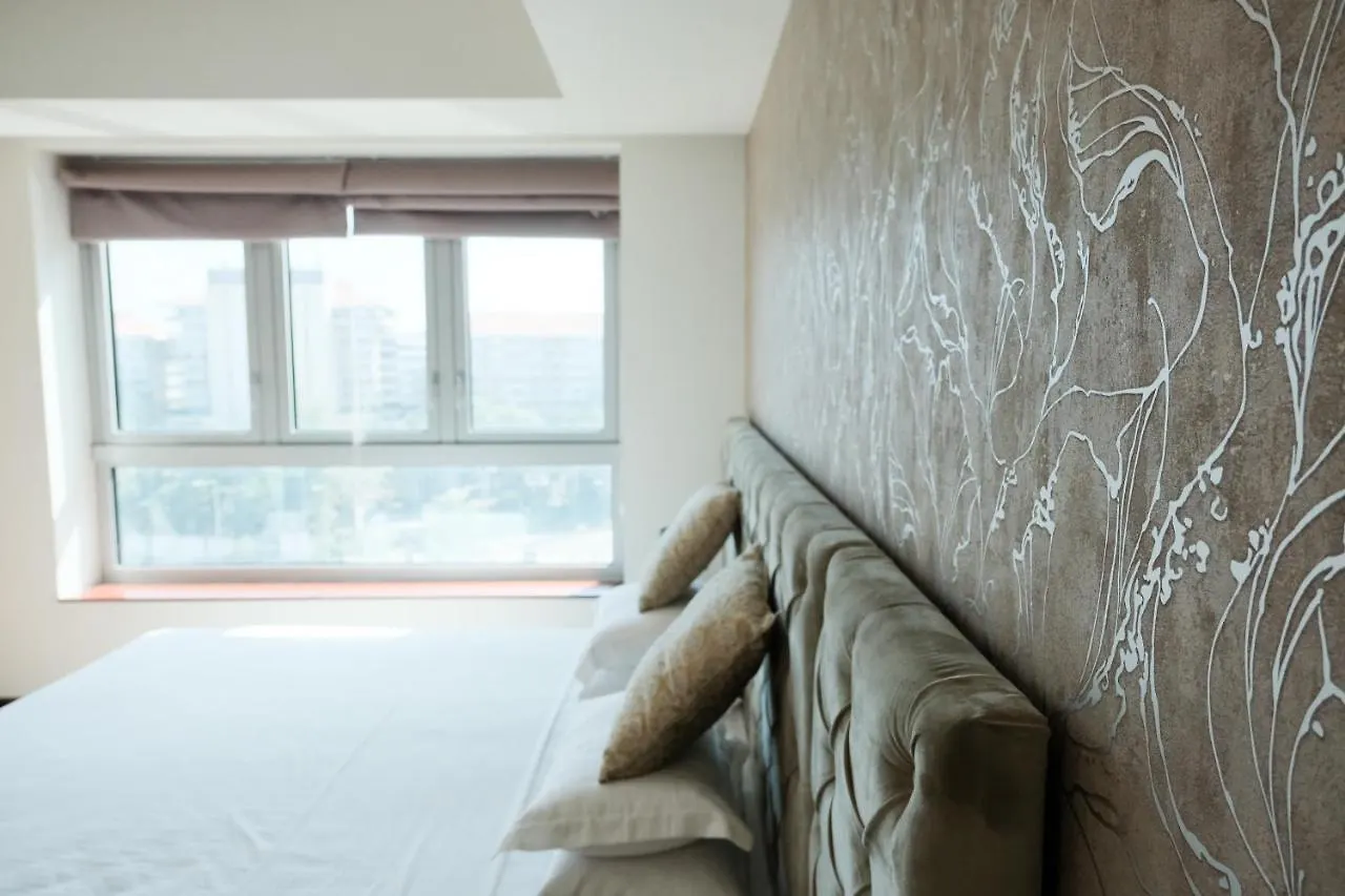 Brand New Water Front Luxury Cinnamon Suites Apartment In Heart Of Colombo City