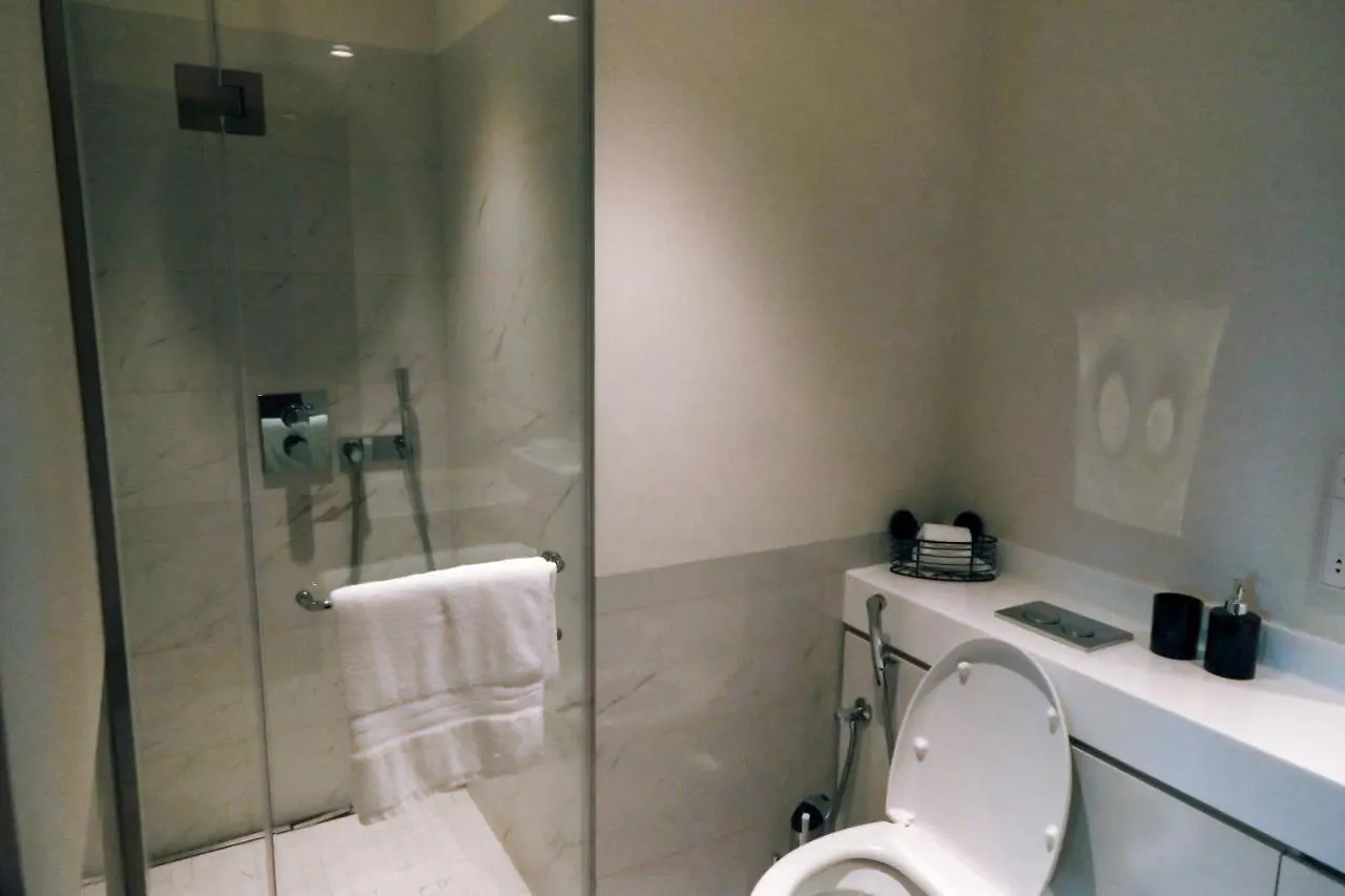 Brand New Water Front Luxury Cinnamon Suites Apartment In Heart Of Colombo City Sri Lanka