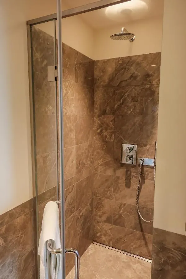 Brand New Water Front Luxury Cinnamon Suites Apartment In Heart Of Colombo City Sri Lanka