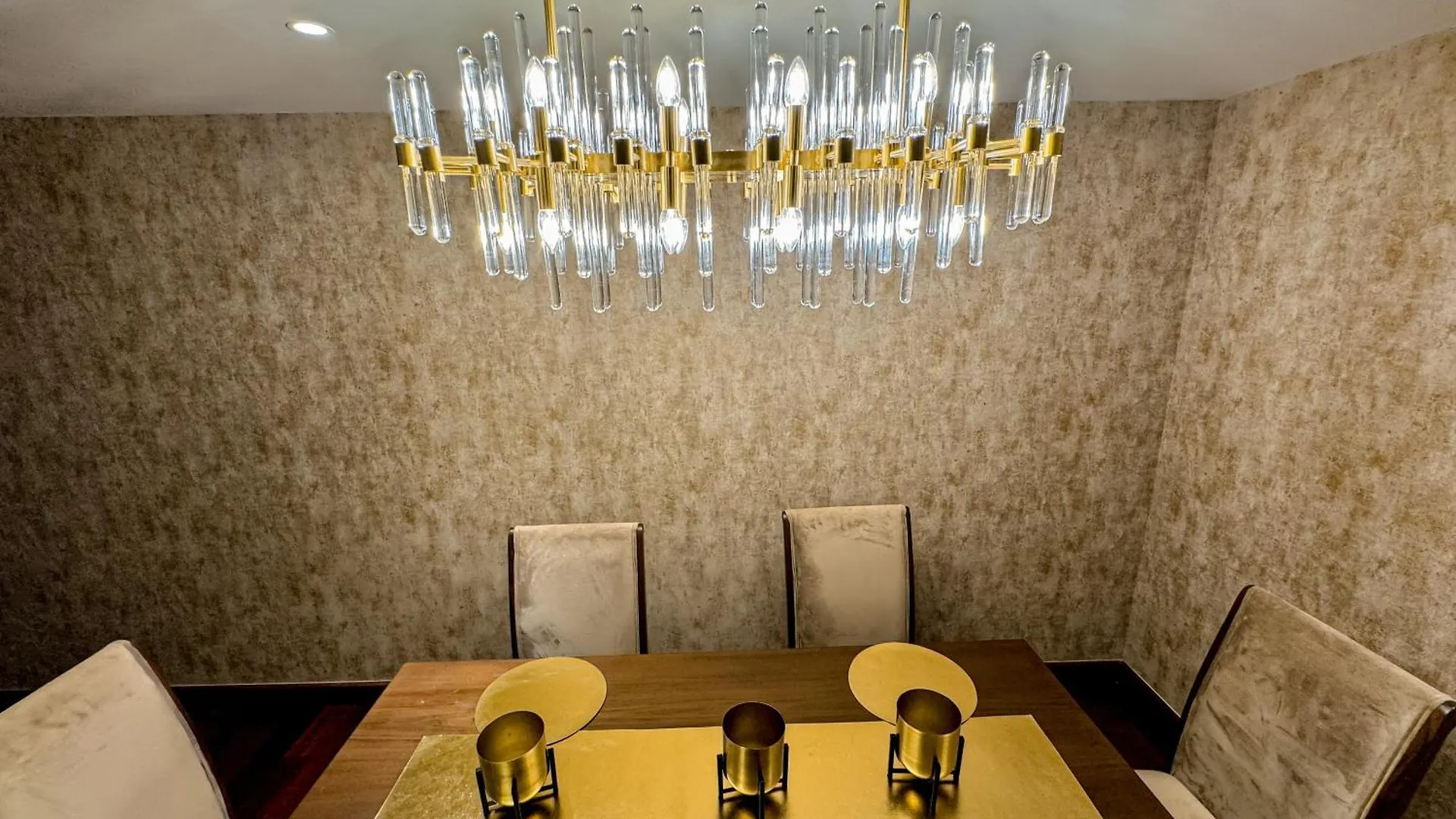 Brand New Water Front Luxury Cinnamon Suites Apartment In Heart Of Colombo City